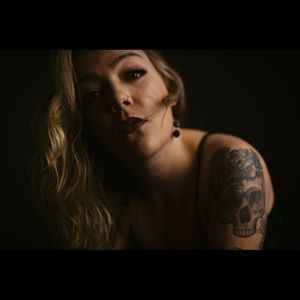 Meet your Posher, Hilary